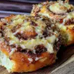 Herbstliche Zimtschnecken mit Ahorn-Frischkäse-Frosting - featured image