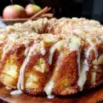 Herbstlicher Versunkener Apfelkuchen mit Zimtguss - featured image